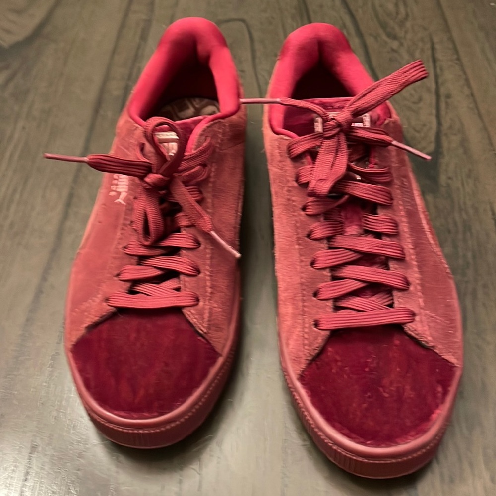 Puma suede & velvet maroon sneakers! EUC